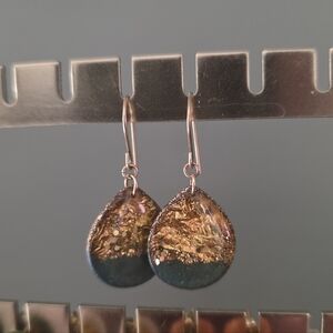 Elegant Gold and Green Teardrop Earrings
